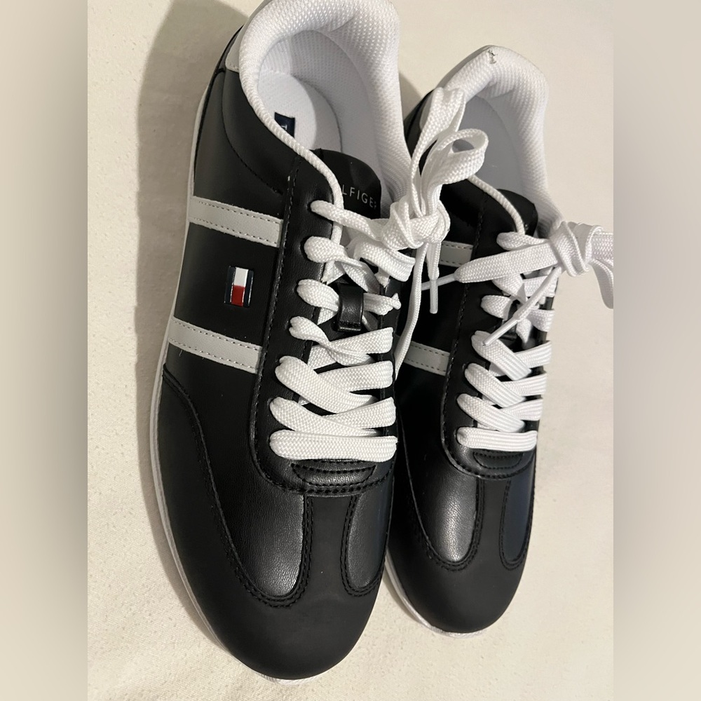 Tommy Hilfiger Eryanne Sneaker (Women)
